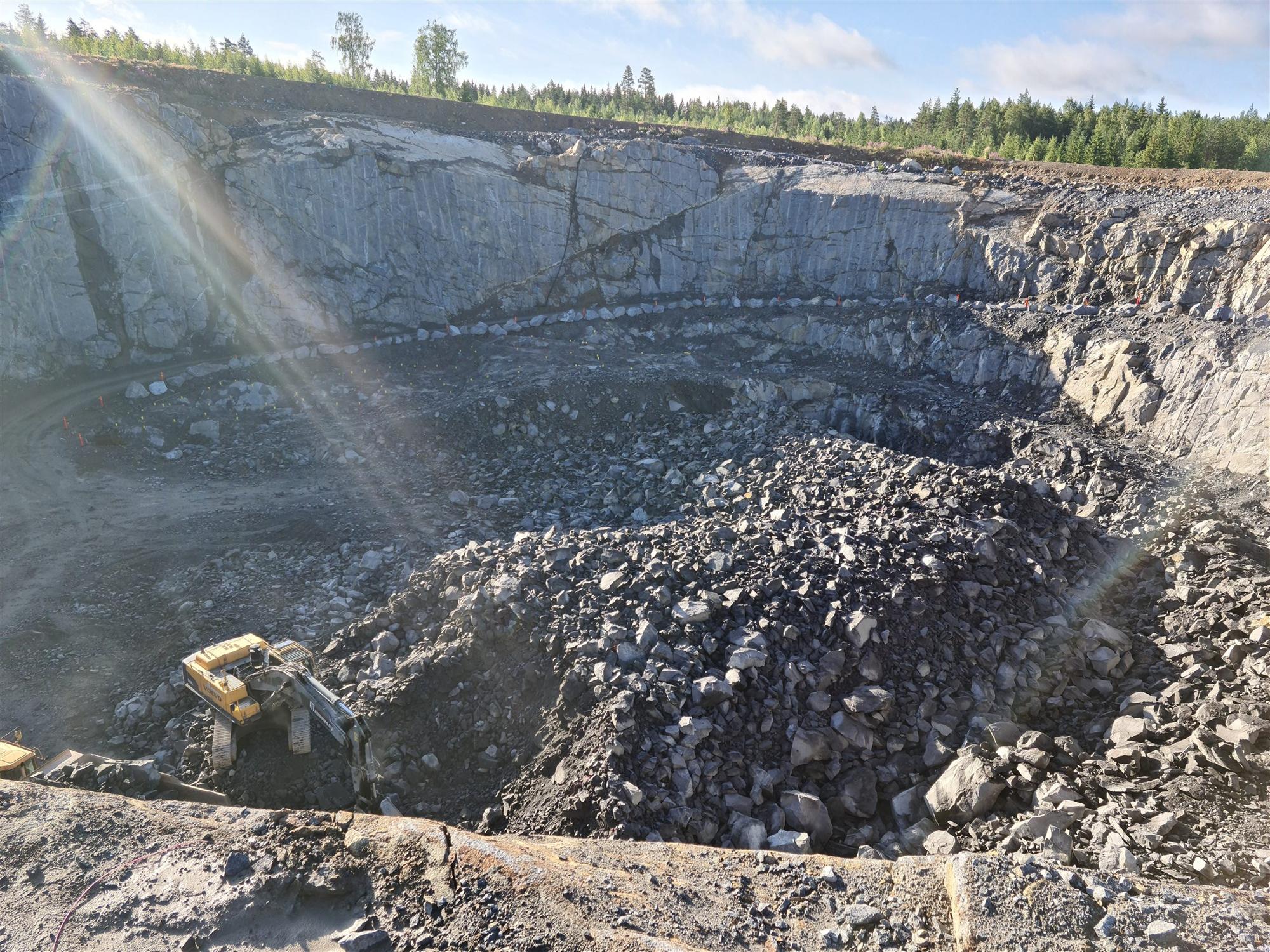 Kultakaivoksen louhintaurakka pääurakoitsijana, Valkeakoski