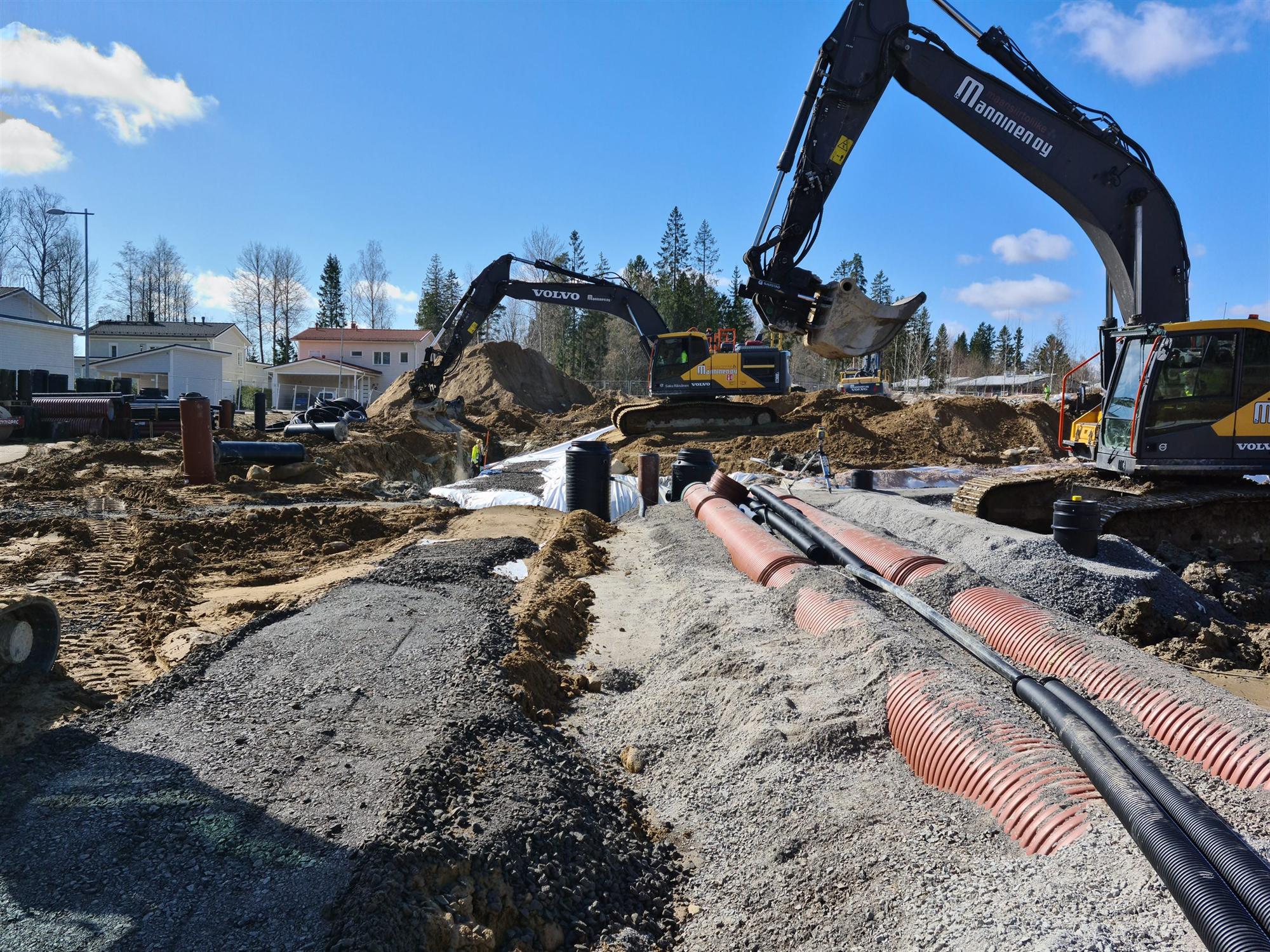 Hulevesiputkia asennettuna kaivantoon